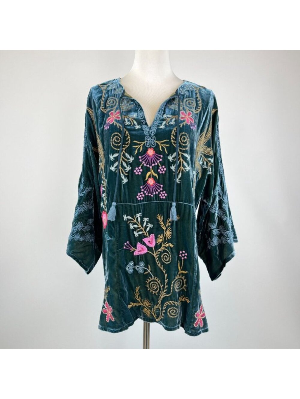 NWOT Johnny Was Silk Blend Velvet Floral Embroidered Tunic Blouse Green Size M - Picture 4 of 16